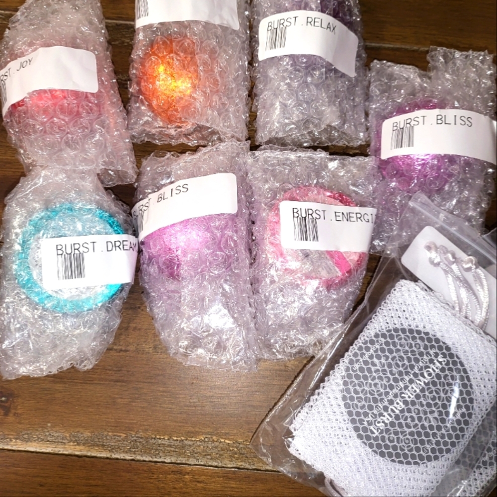 7 hydraAromatherapy Shower Burst tablets with sachet bags included